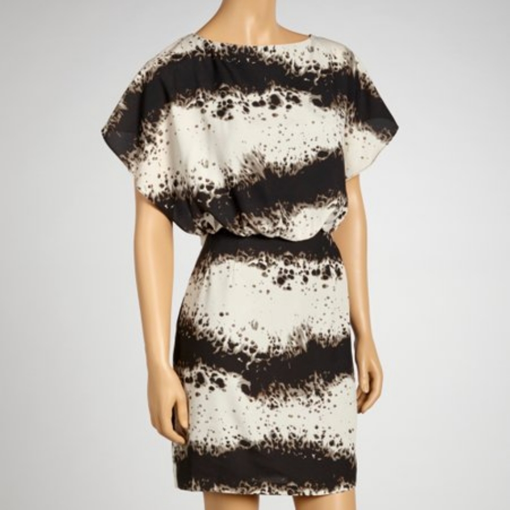 Jessica Simpson Black/White CapeSleeve Dress